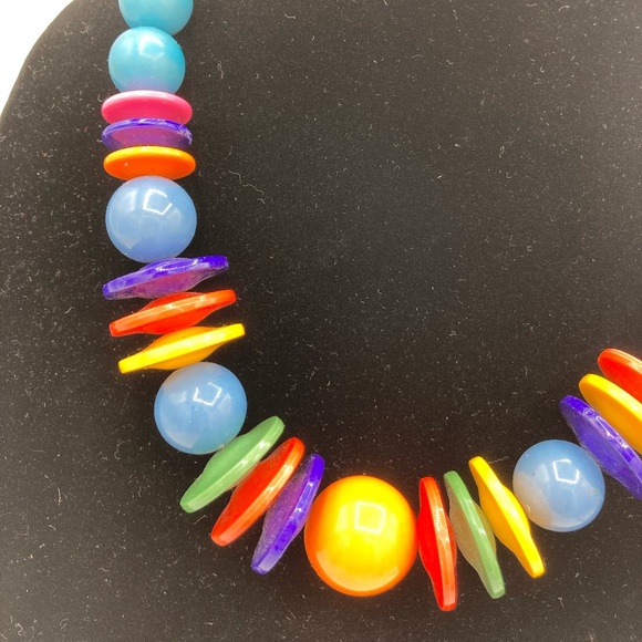 Vintage wood and resin bead necklace - Picture 2 of 4